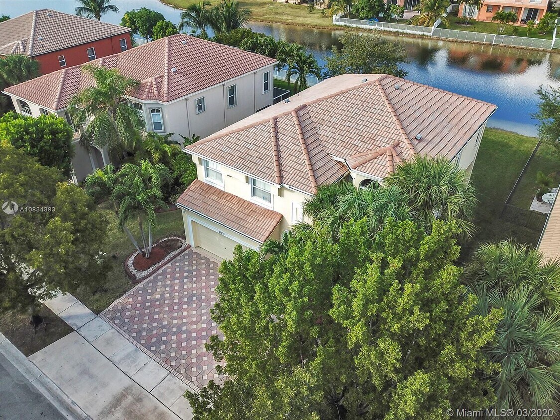 Primary Photo - 15835 SW 52nd Ct