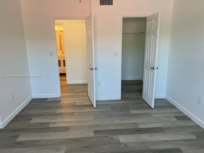 Foto del edificio - 11700 SW 1st St