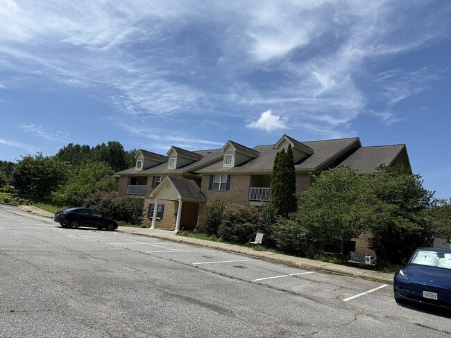 Building Photo - 411 Raleigh Ave
