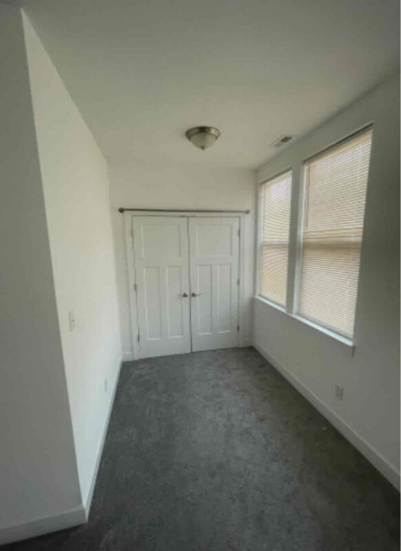Building Photo - 214 W 28th St