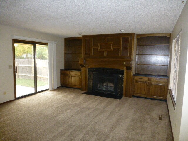 Foto del edificio - 600 N Oak Forest Ln