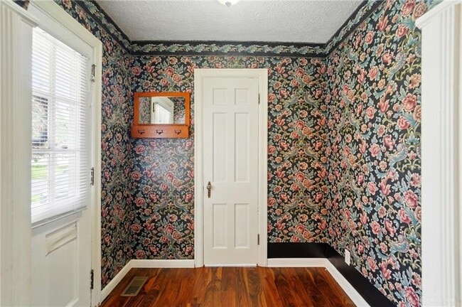 Building Photo - Beautiful 4-Bed Cape Cod Home for Rent!