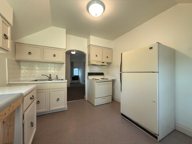 Foto del edificio - 320 E Indiana Ave