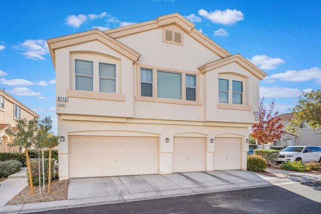 Foto del edificio - Modern Mountain’s Edge Townhouse with Community Amenities!