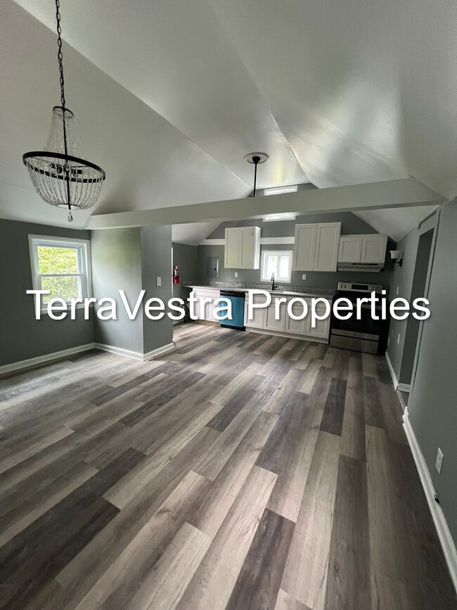 Building Photo - 2 Bed in Williamstown! Eligible for $500 S...