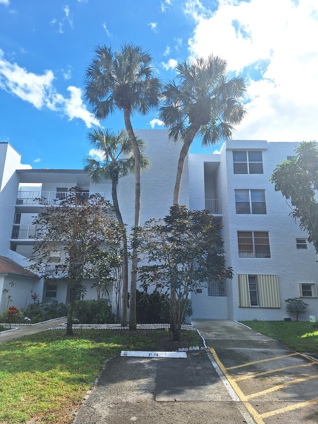 Foto del edificio - 9441 Live Oak Pl