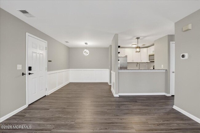 Building Photo - 33 Jockey Ln