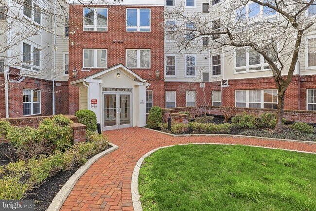 Foto del edificio - 801 S Greenbrier St