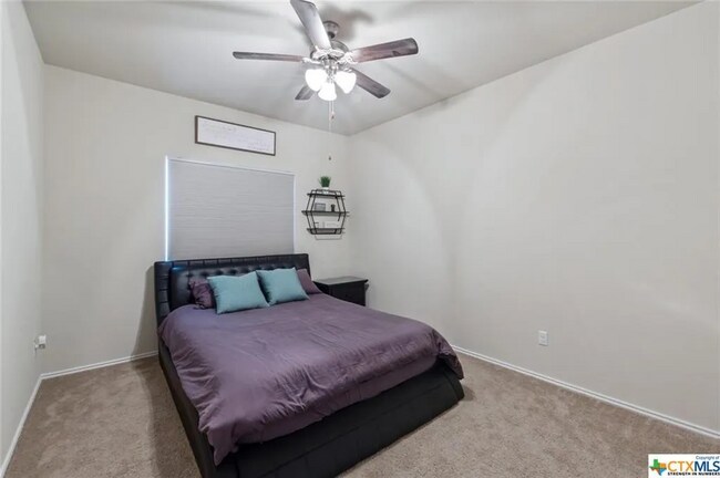 Foto del edificio - 1127 Juneberry Pk Dr