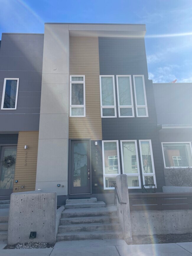 exterior - 2858 W Parkside Pl