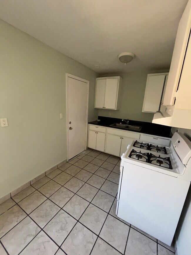 kitchen - 222 N Florence St
