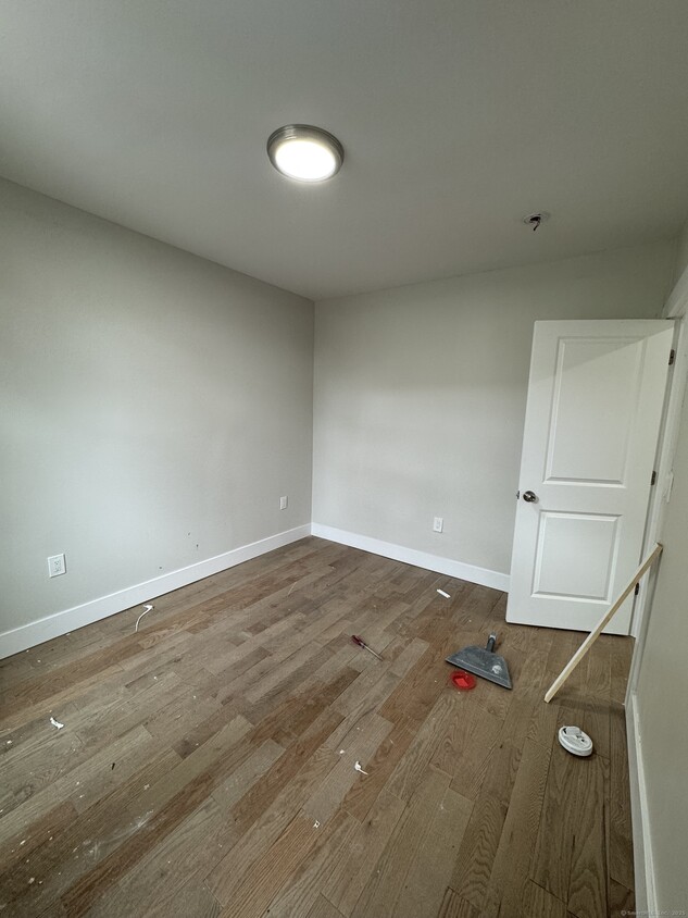 Building Photo - 485 Howard Ave