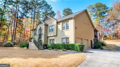 Building Photo - 633 Coach Bobby Dodd Rd
