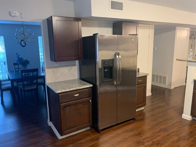 Foto del edificio - 2311 Chelsea Knoll Ln