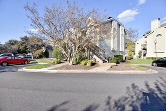 Building Photo - 525 E Lake Cir Building Photo - 525 E Lake Cir