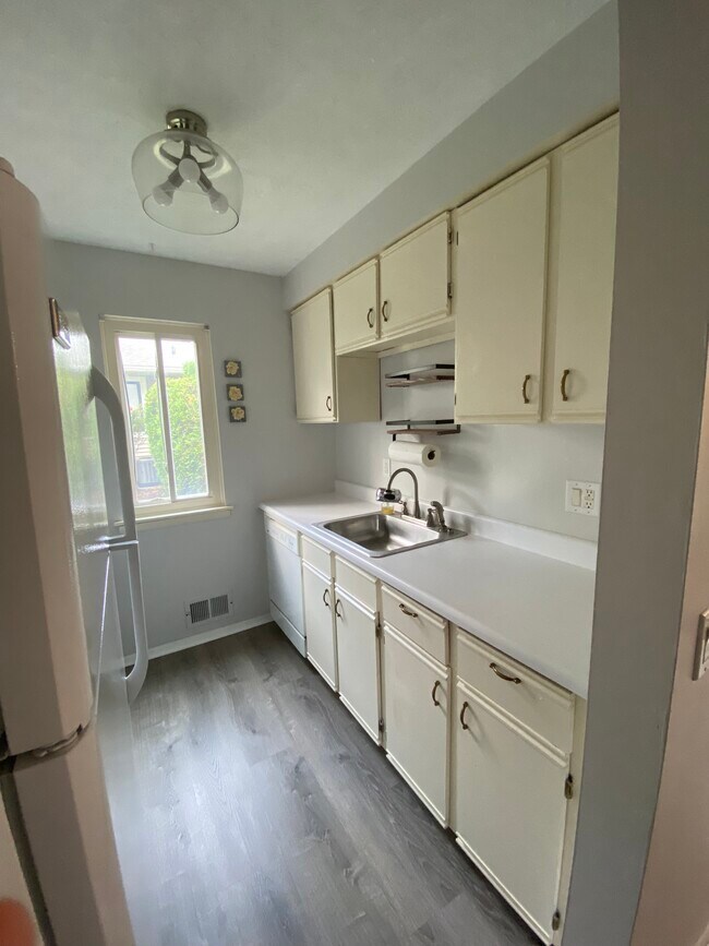 Building Photo - 593 Eastbrooke Ln