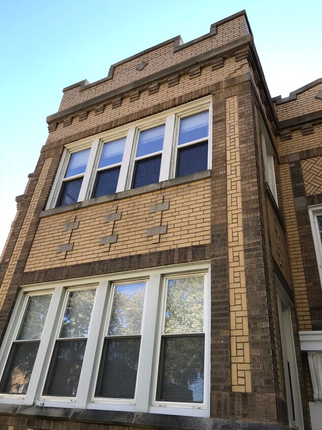 Primary Photo - 4103 W Nelson St