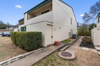 Building Photo - 6718 Silvermine Dr