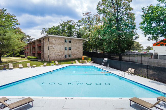 2 HAB, 1 BA - 863 FT² - Lockwood