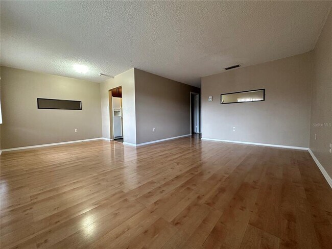 Foto del edificio - 4800 Rilma Ave