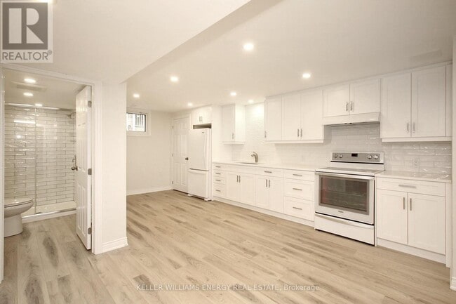 Building Photo - 501 Kelly Ave