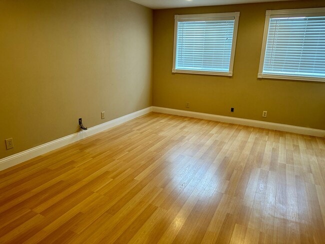 Building Photo - 4 Bedroom, 3.5 Bathroom Home