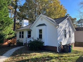 Building Photo - Room in House on Harmony Ct