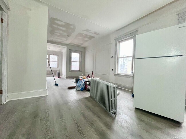 Building Photo - 104-40-104105 105th St