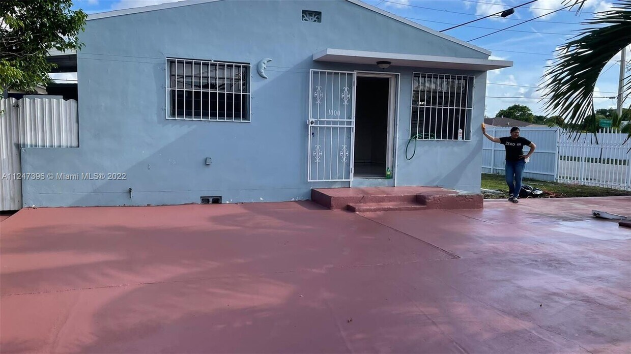 Primary Photo - 1000 Opa-locka Blvd