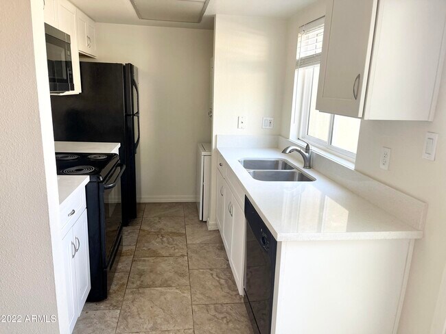 Foto del edificio - 3222 E Harvard St