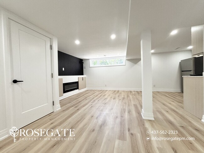 Photo du bâtiment - Spacious 3-Bedroom Basement Apartment with In-Unit Laundry – Hamilton