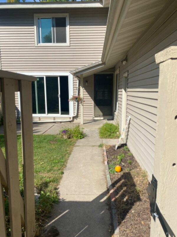 Building Photo - 998 Carmel Ct