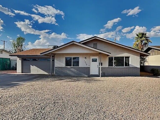 Photo - 1211 W Elna Rae St House