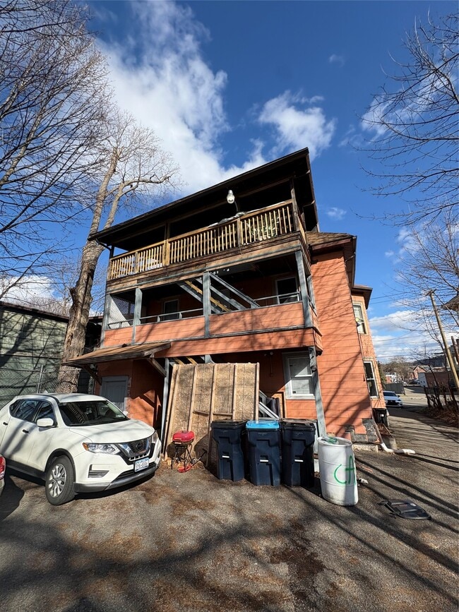 Building Photo - 121 Oak St