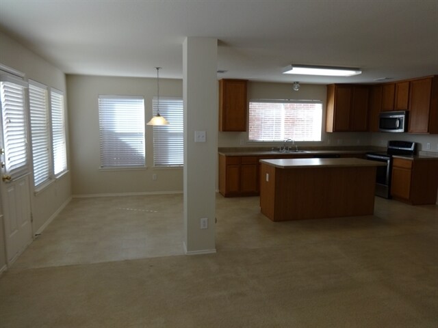 Foto del edificio - 5009 Blackwood Dr