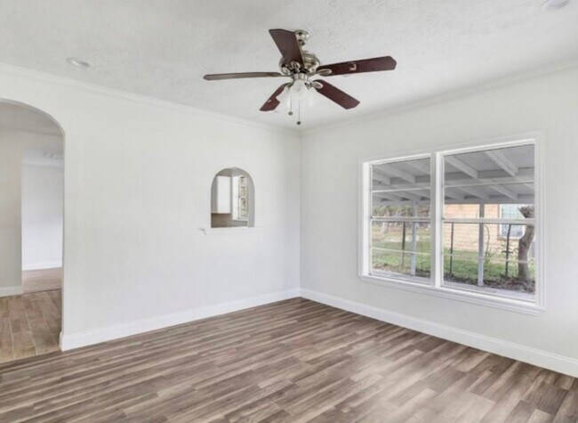 Building Photo - 116 Trahan St