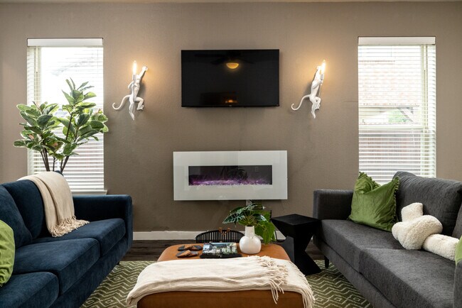 Foto del edificio - 2307 N Elm St