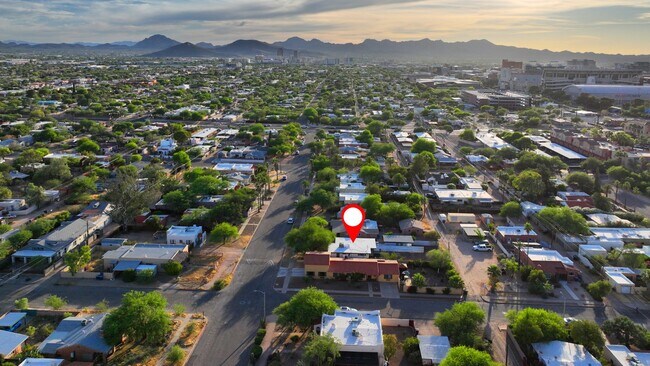 Building Photo - 2039 E 8th St