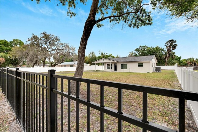 Building Photo - 9924 Prevatt St