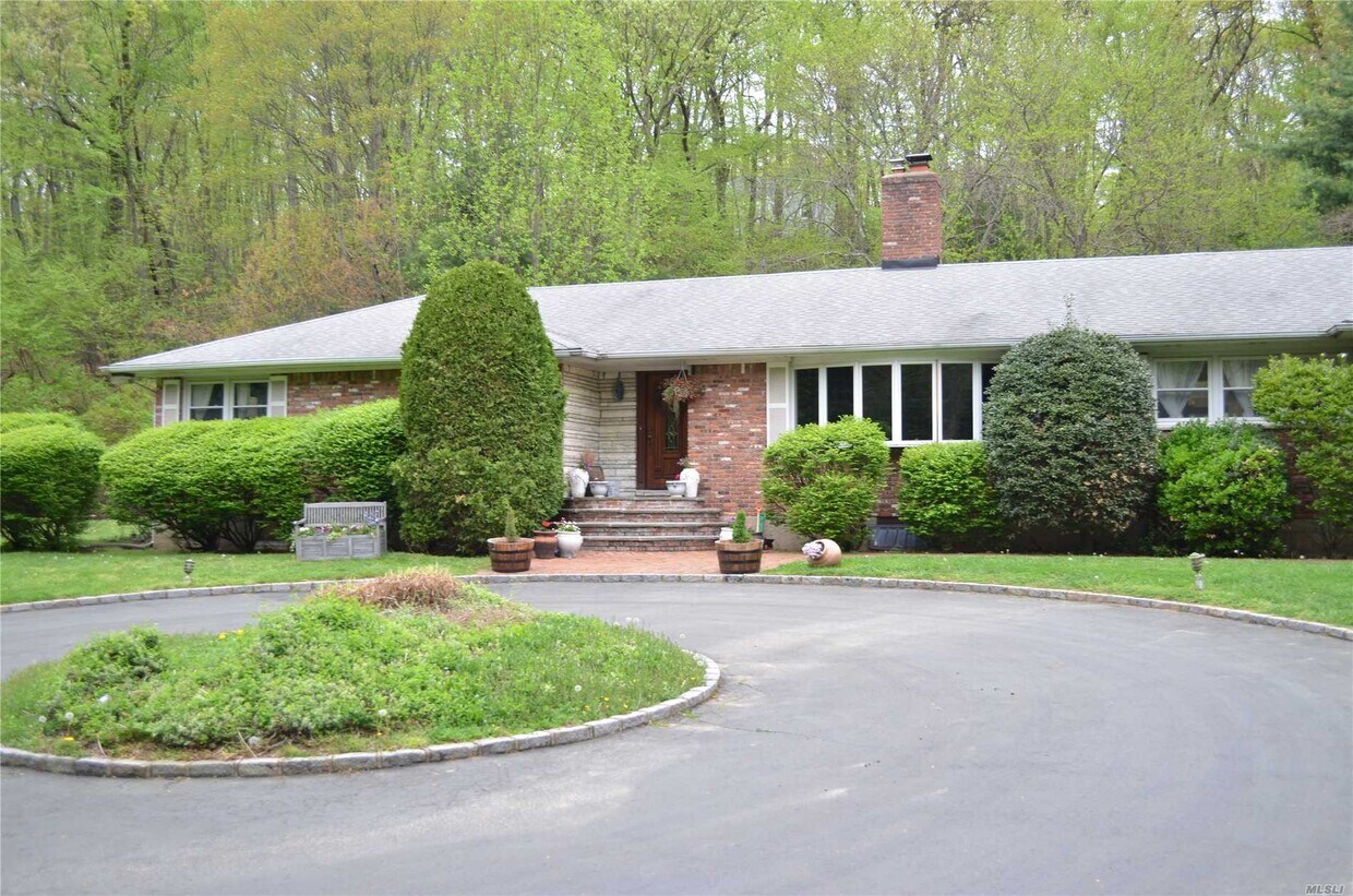 Primary Photo - 267 Oyster Bay Road