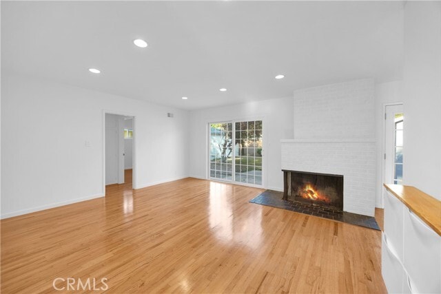 Building Photo - 353 Cres