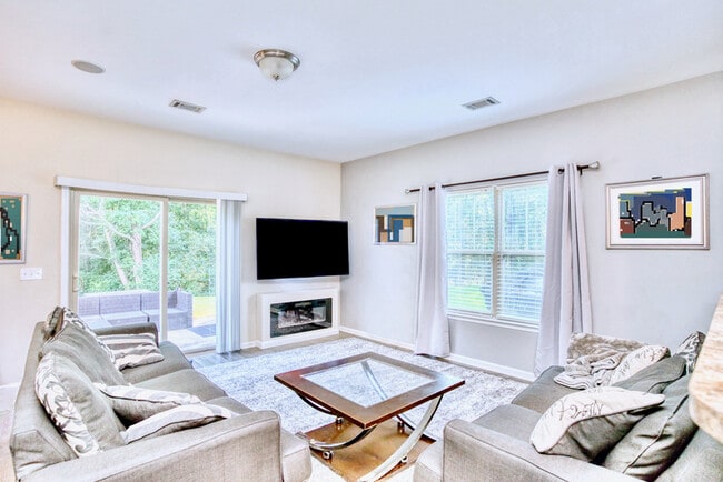 Building Photo - 204 Rivers Edge Cir