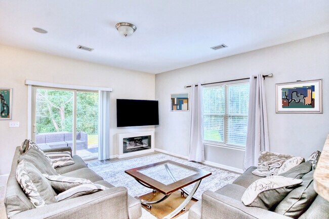 Foto del edificio - 204 Rivers Edge Cir