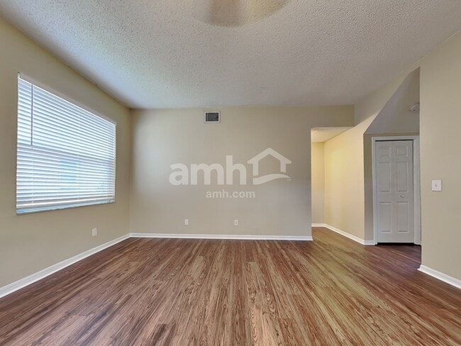 Building Photo - 17756 Oak Bridge St