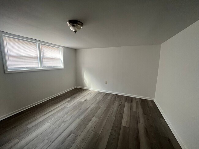 Building Photo - 3bd 1 bath house for 9279 Angus Pl