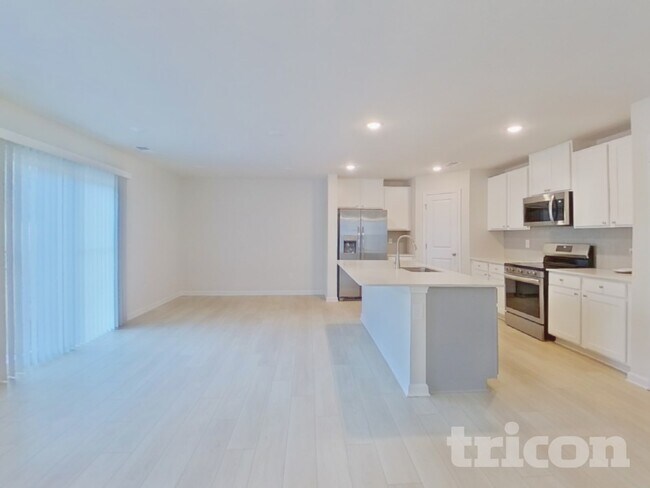 Building Photo - 2539 Trollinger Dr