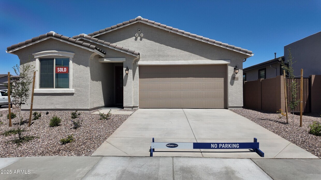 Foto principal - 23006 E Starflower Dr