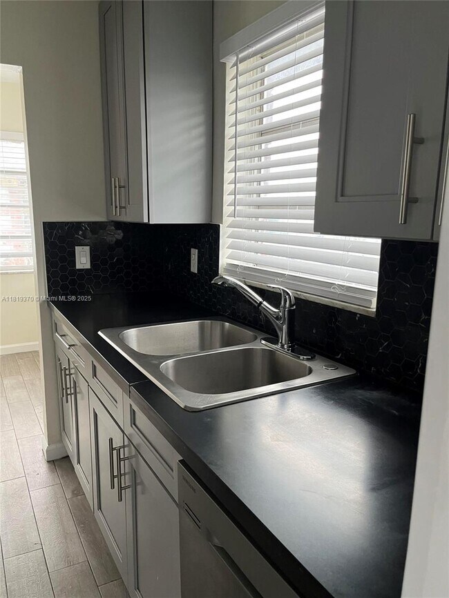 Foto del edificio - 2061 NW 81st Ave