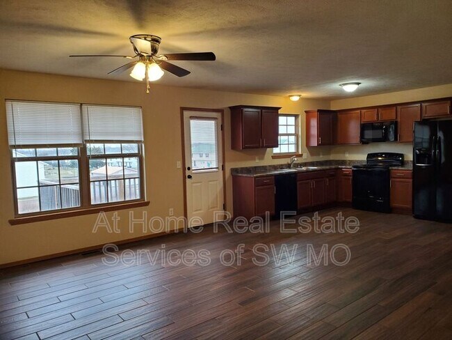 Foto del edificio - 3399 S Hillcrest Ave