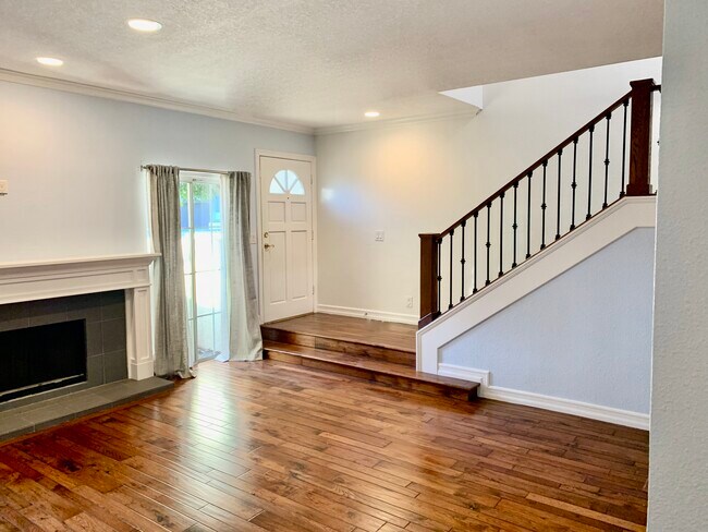 Living room facing front door, w/out furniture - 4444 Moorpark Way